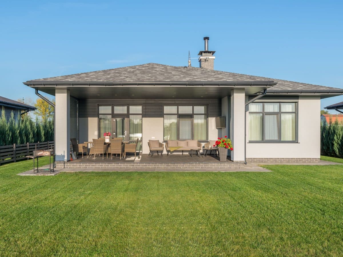 Single-storey Vista home with a newly installed front lawn, covered patio and clean planting beds
